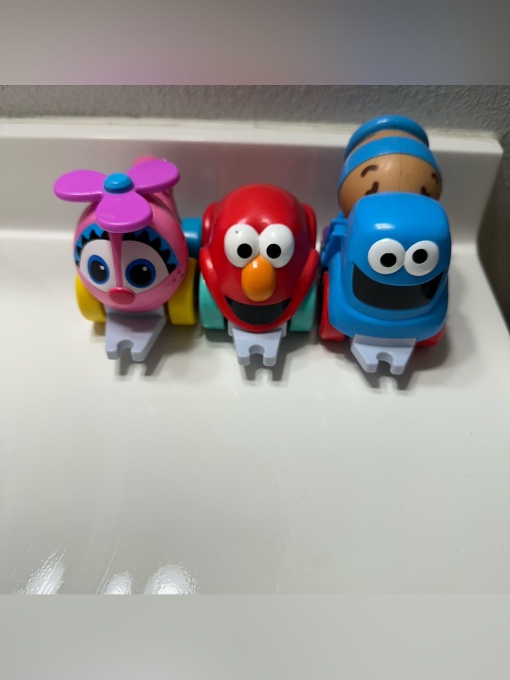 Hasbro Sesame Street Tow & Go Friends linking vehicles